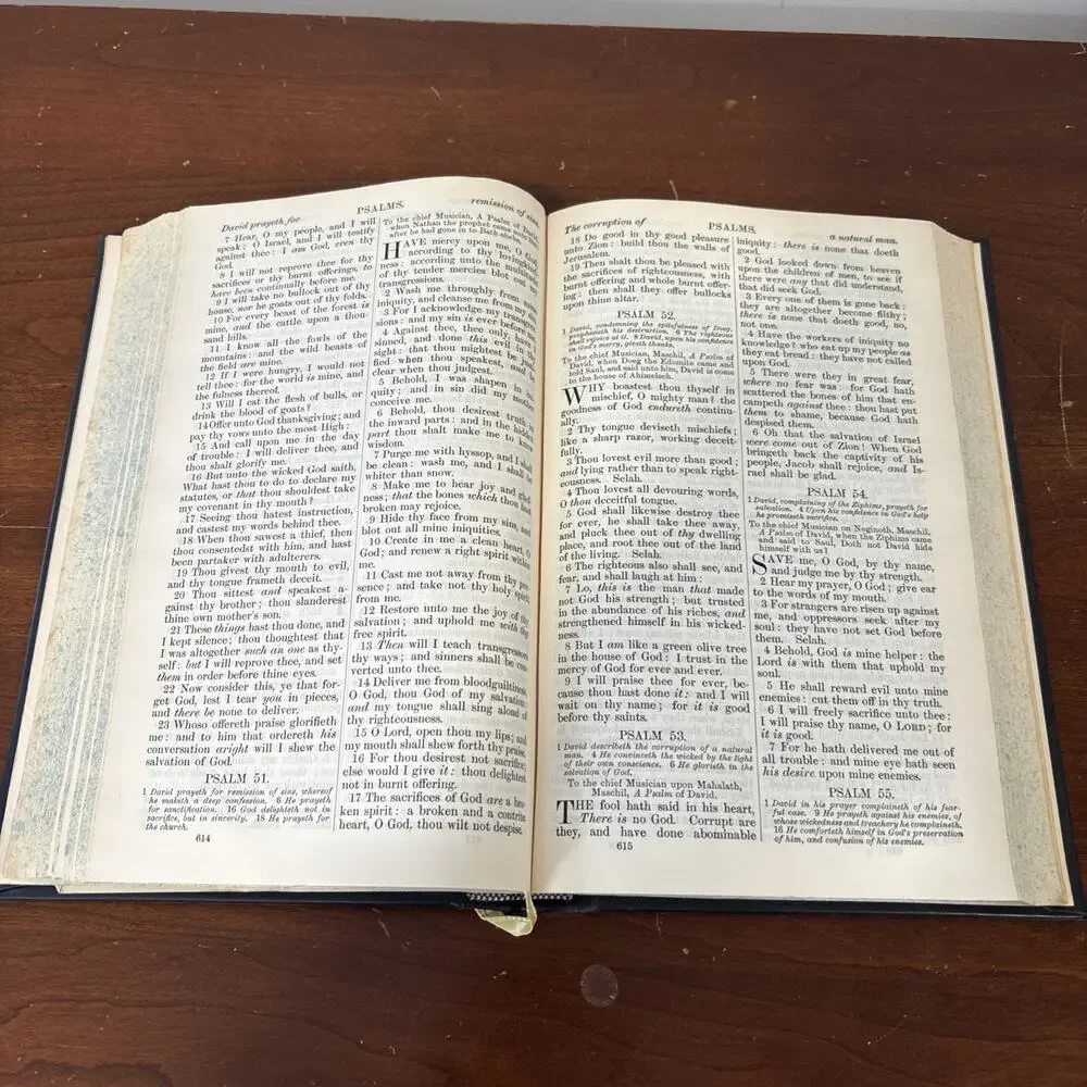 Webb School California Holy Bible King James Version Great Britain With maps - Picture 10 of 13